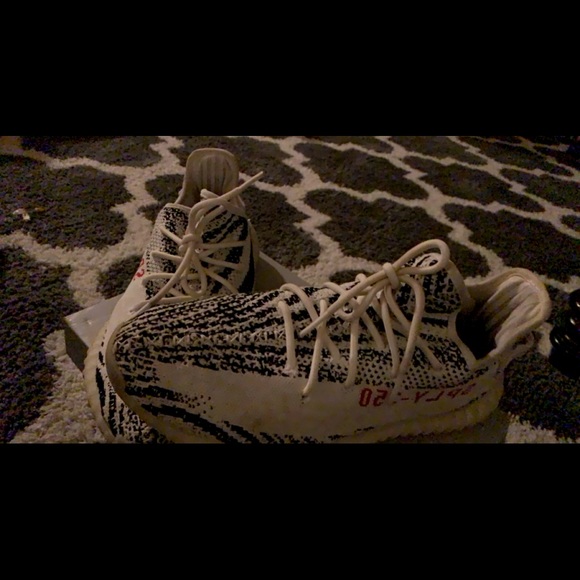 Yeezys boost 350 v2 zebra